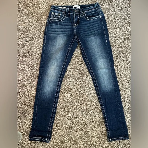 Vigoss Dark Wash Skinny Jeans with White Trim Details size 2 - Picture 1 of 8